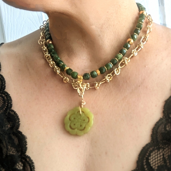 Natural Green Jade In Two Strand Gold Plated Barbed Knot Necklace With Pendant - Picture 10 of 10